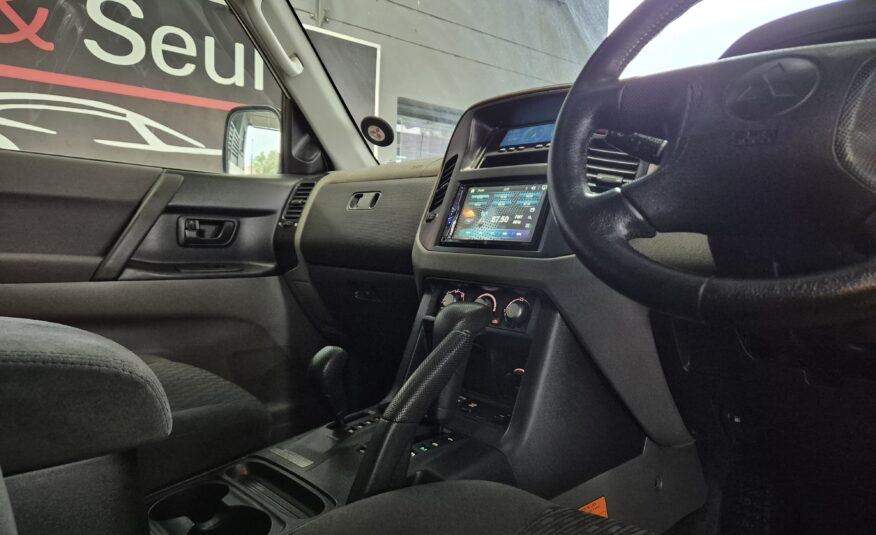 Mitsubishi Pajero 5-Door 3.2DI-D GLX