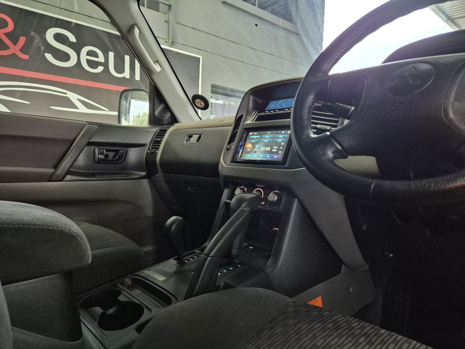 Mitsubishi Pajero 5-Door 3.2DI-D GLX