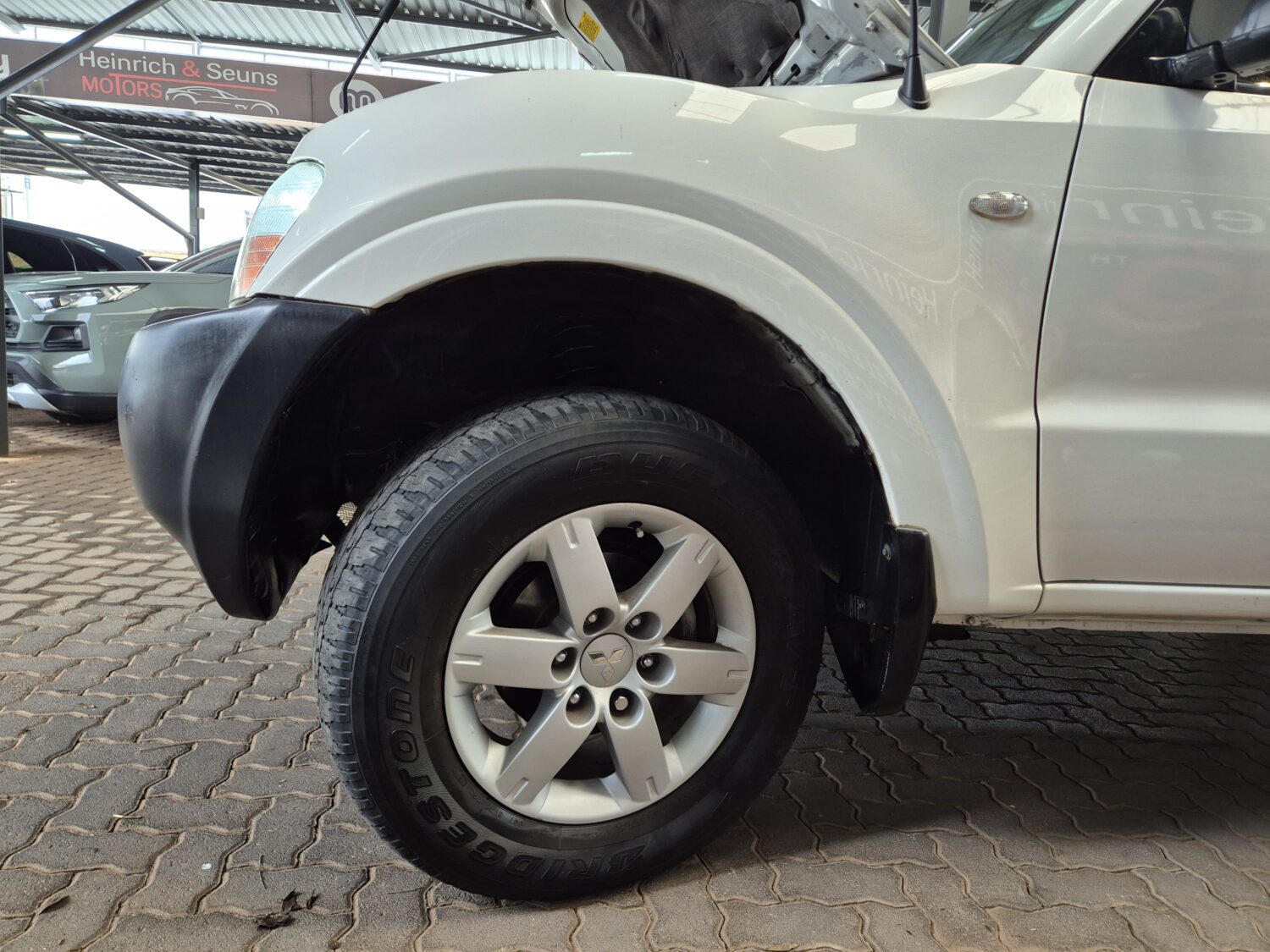 Mitsubishi Pajero 5-Door 3.2DI-D GLX