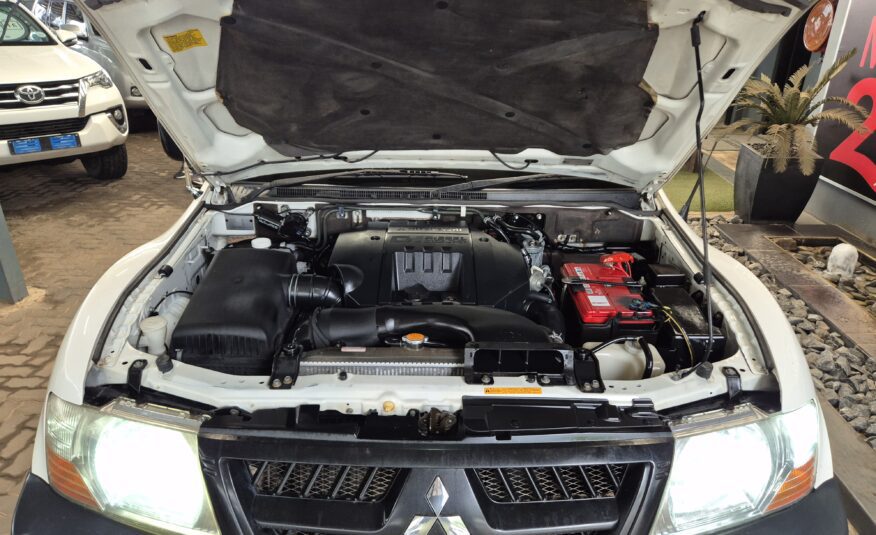 Mitsubishi Pajero 5-Door 3.2DI-D GLX