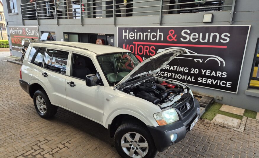 Mitsubishi Pajero 5-Door 3.2DI-D GLX