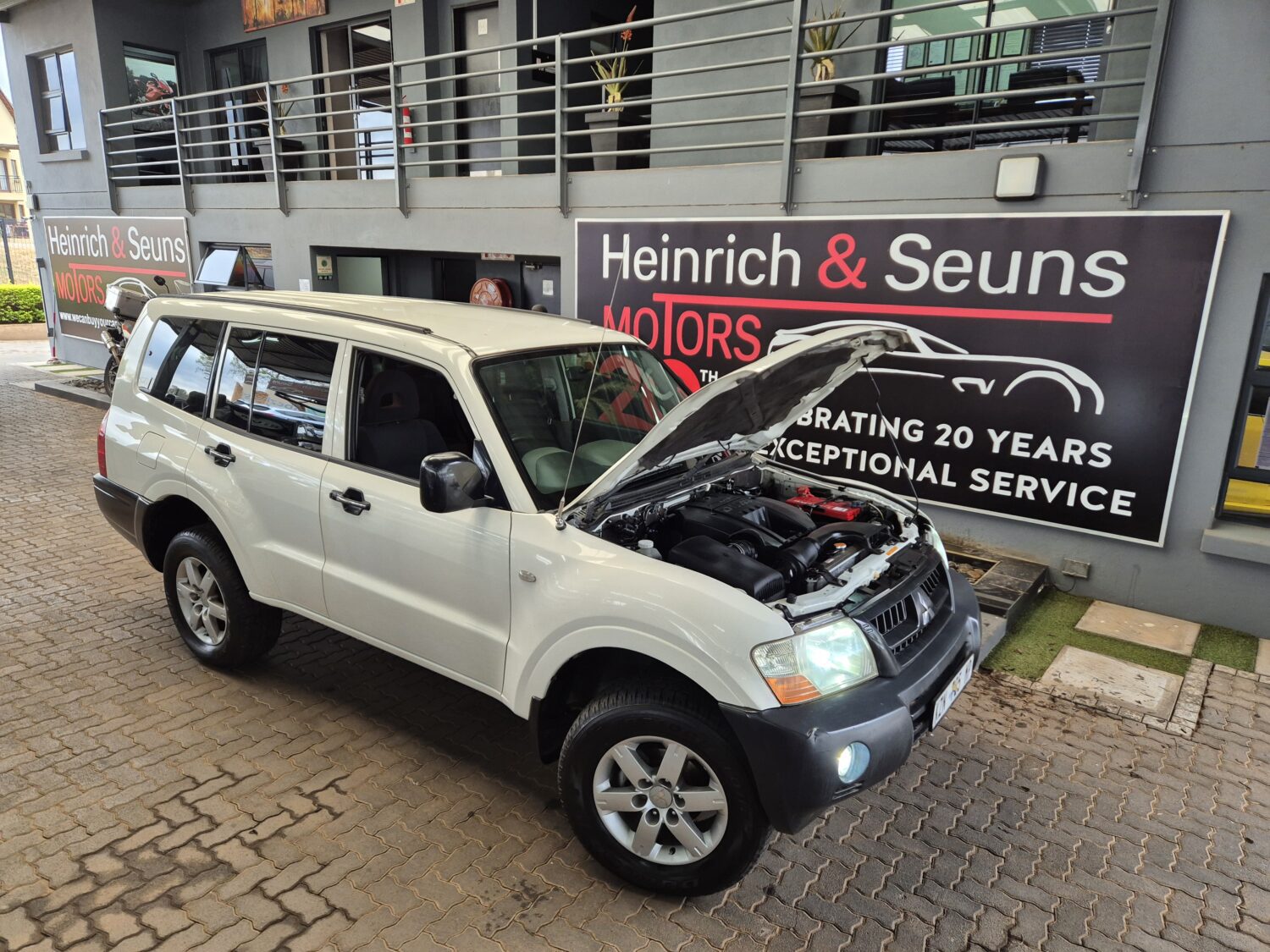 Mitsubishi Pajero 5-Door 3.2DI-D GLX