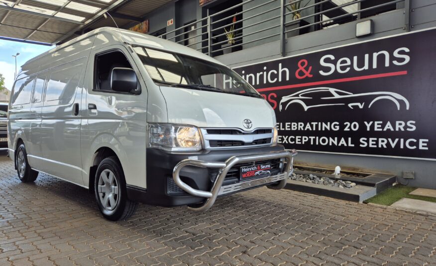 Toyota Quantum 2.5D-4D S-Long Panel Van