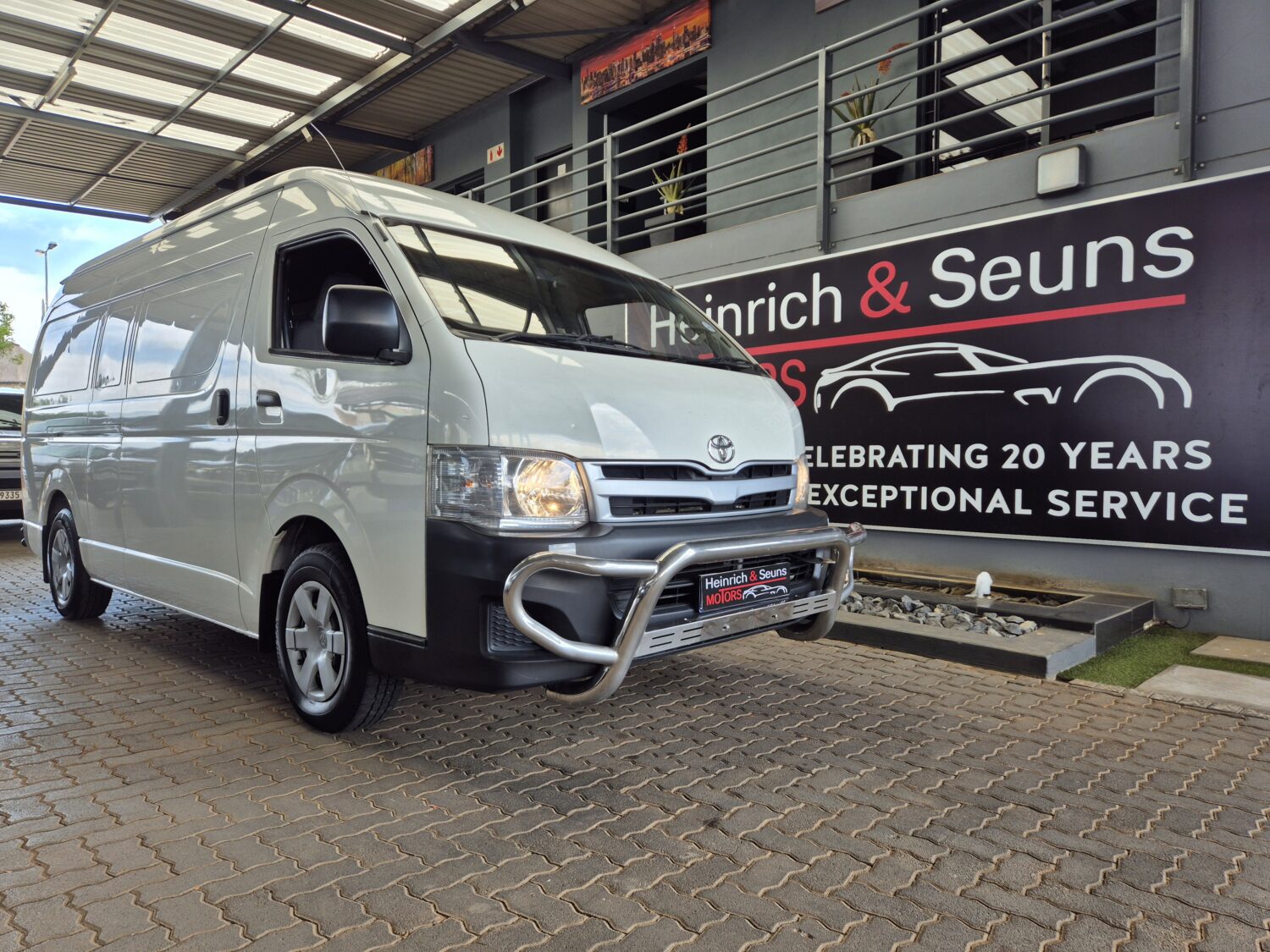 Toyota Quantum 2.5D-4D S-Long Panel Van