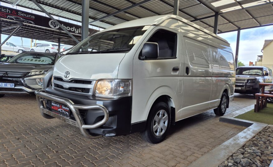 Toyota Quantum 2.5D-4D S-Long Panel Van