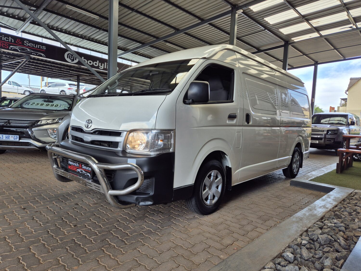 Toyota Quantum 2.5D-4D S-Long Panel Van