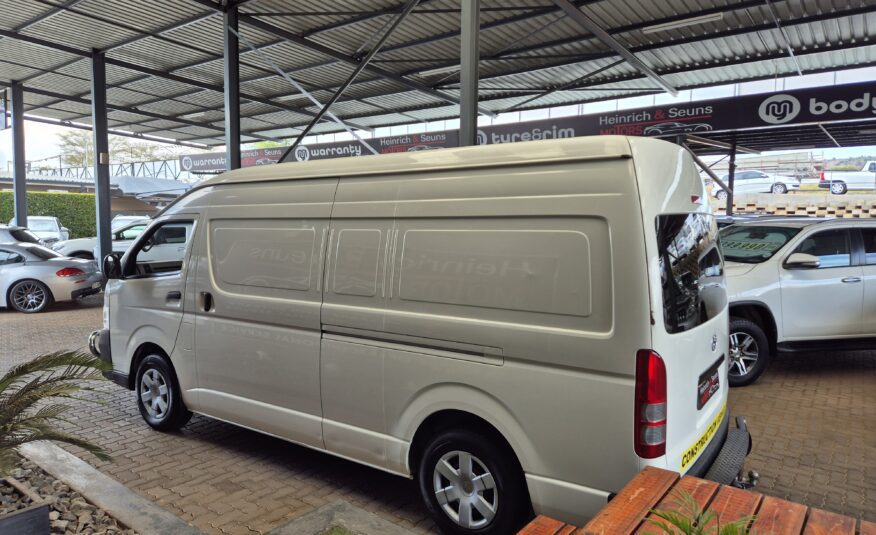 Toyota Quantum 2.5D-4D S-Long Panel Van