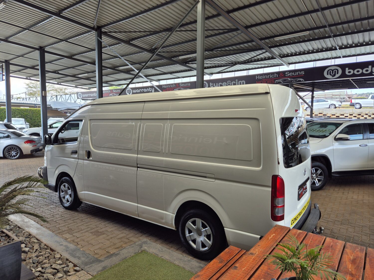 Toyota Quantum 2.5D-4D S-Long Panel Van