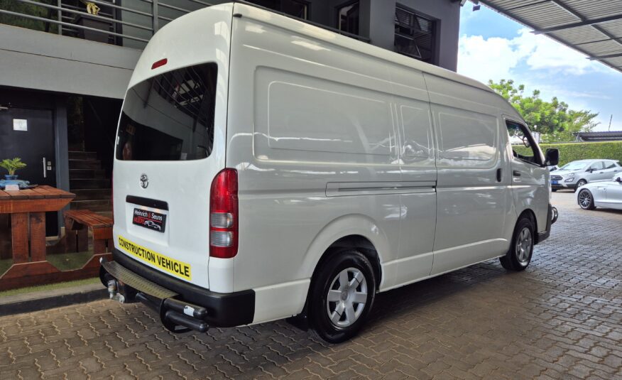 Toyota Quantum 2.5D-4D S-Long Panel Van