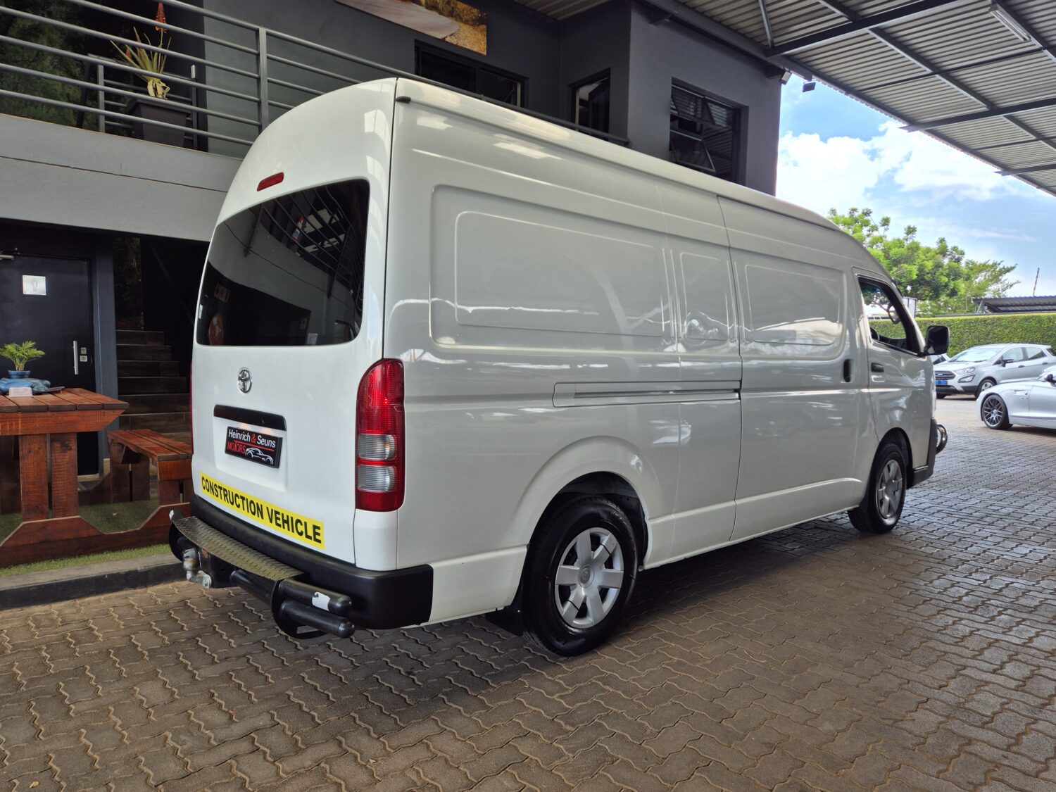 Toyota Quantum 2.5D-4D S-Long Panel Van