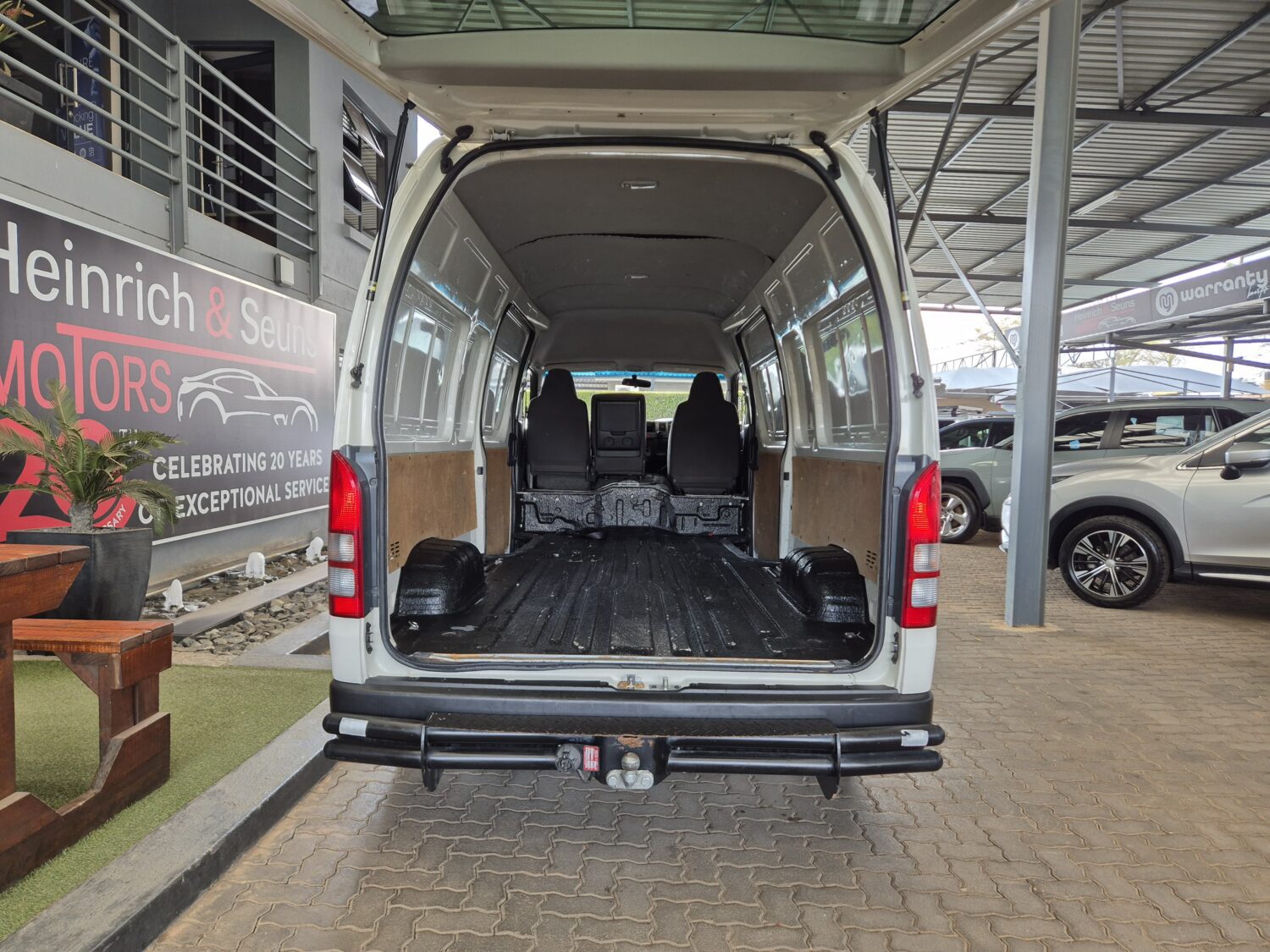 Toyota Quantum 2.5D-4D S-Long Panel Van