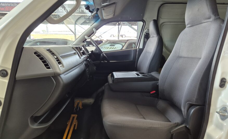 Toyota Quantum 2.5D-4D S-Long Panel Van