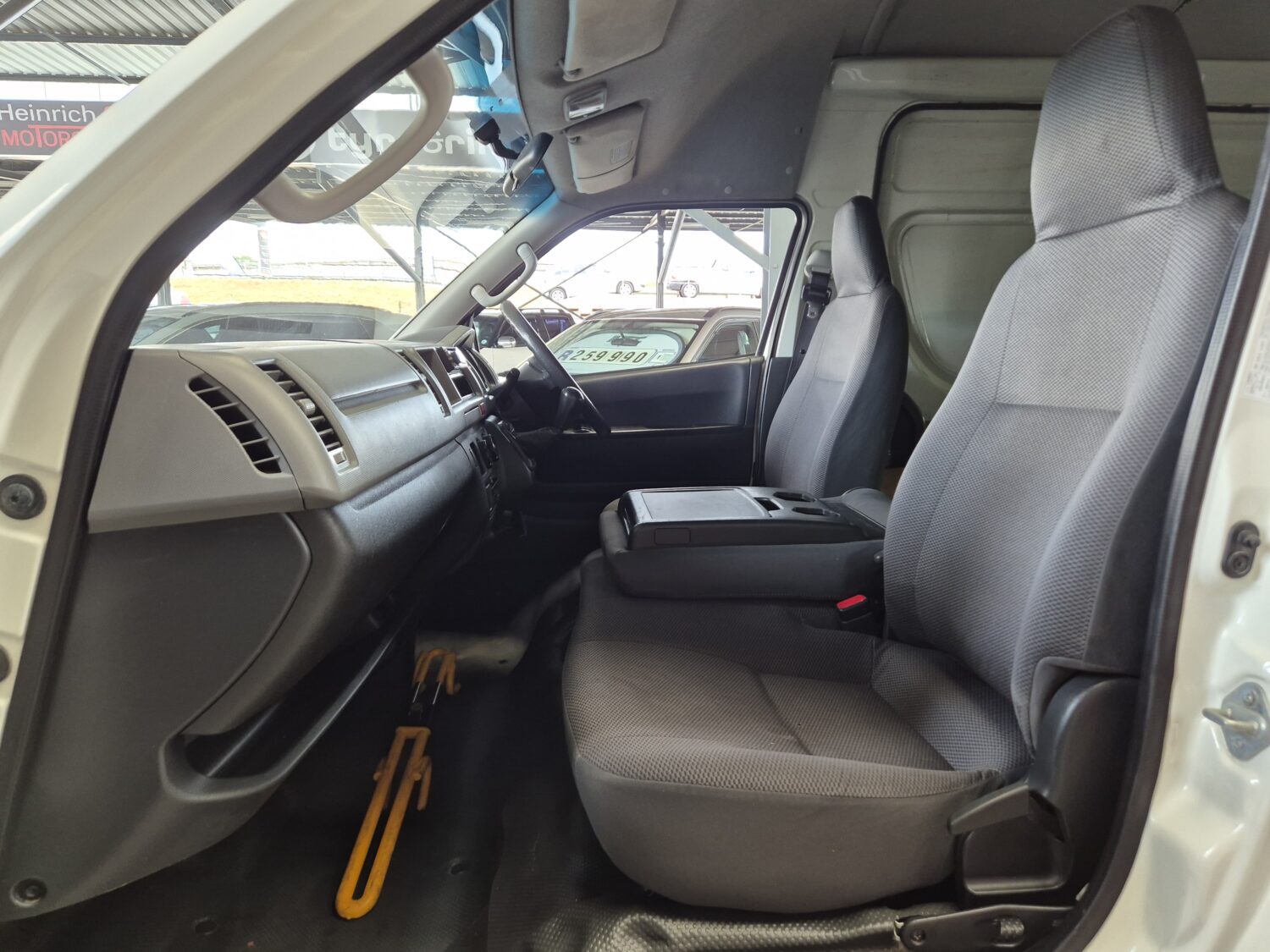 Toyota Quantum 2.5D-4D S-Long Panel Van