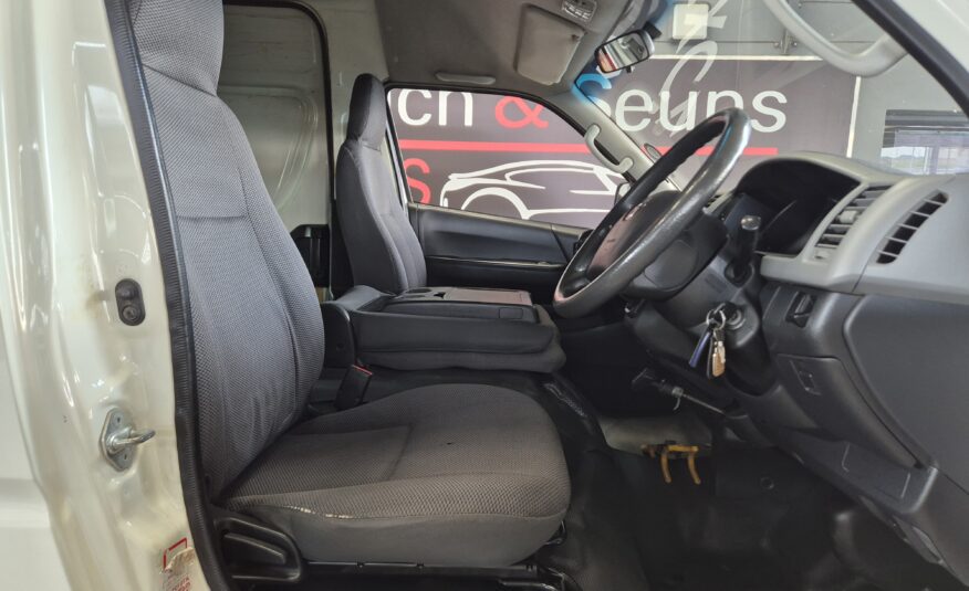 Toyota Quantum 2.5D-4D S-Long Panel Van