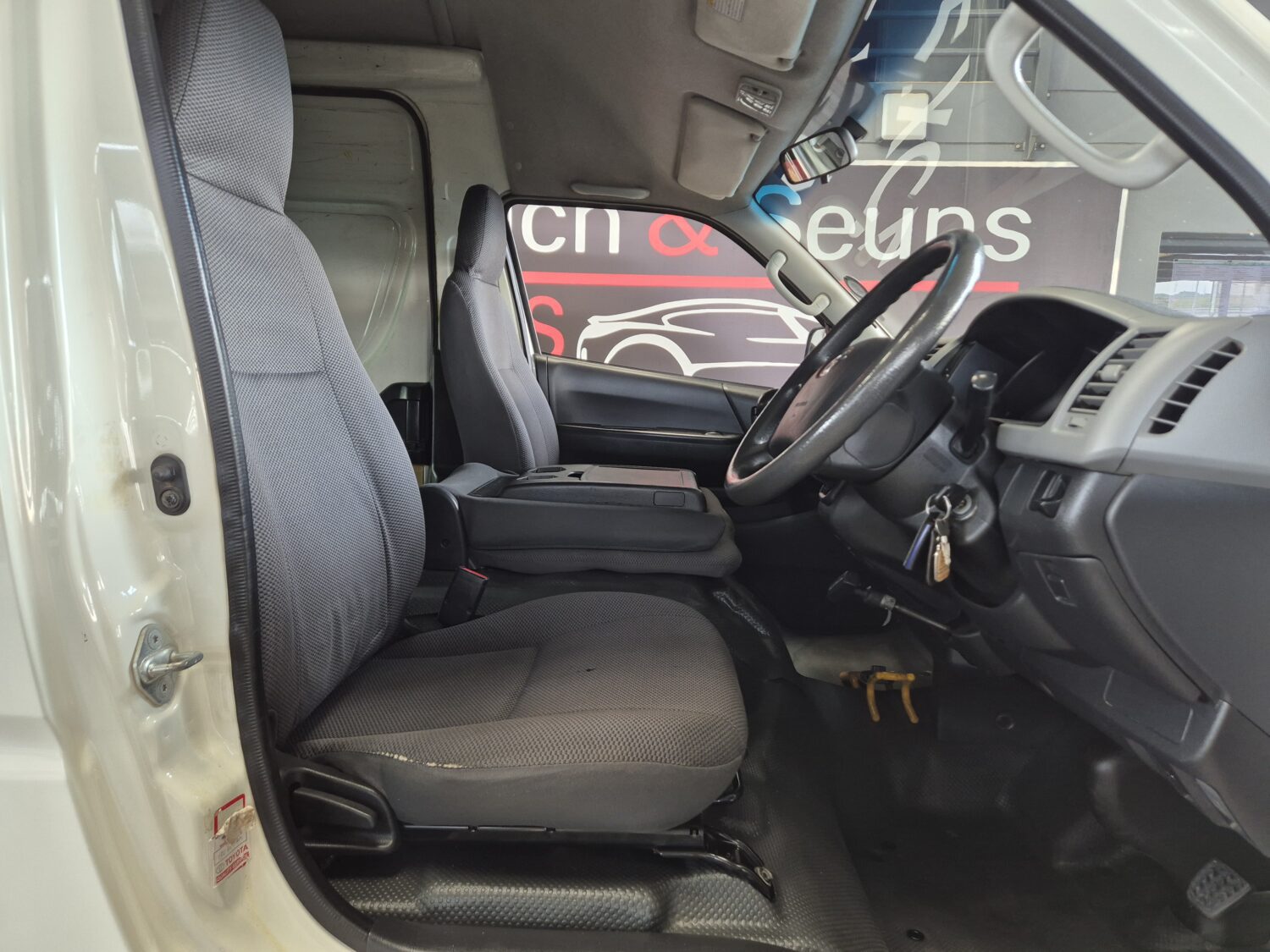 Toyota Quantum 2.5D-4D S-Long Panel Van