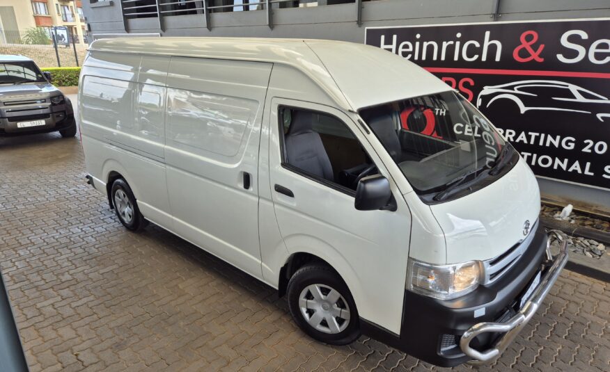 Toyota Quantum 2.5D-4D S-Long Panel Van