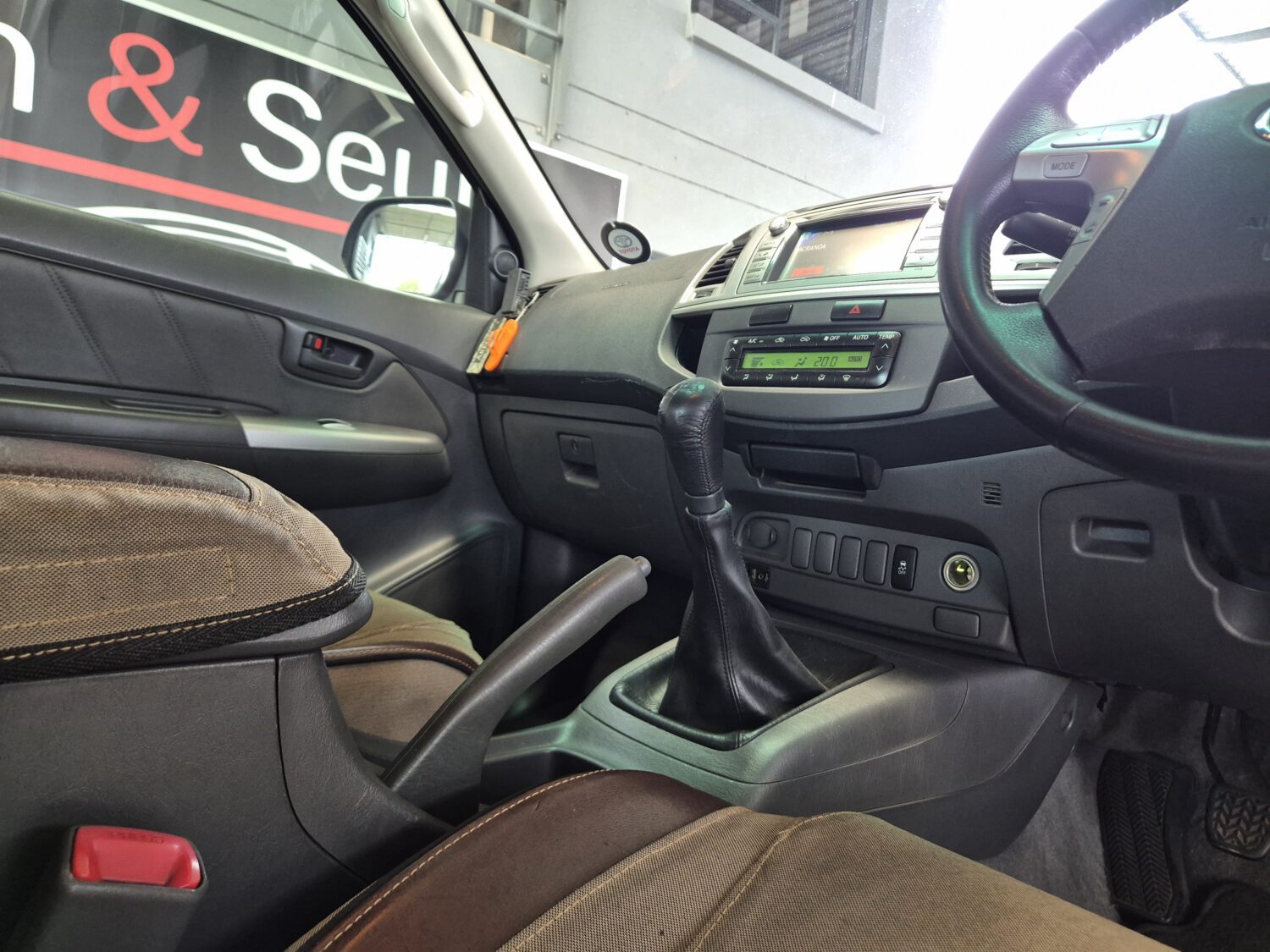 Toyota Hilux 3.0D-4D Double Cab Raider Heritage Edition
