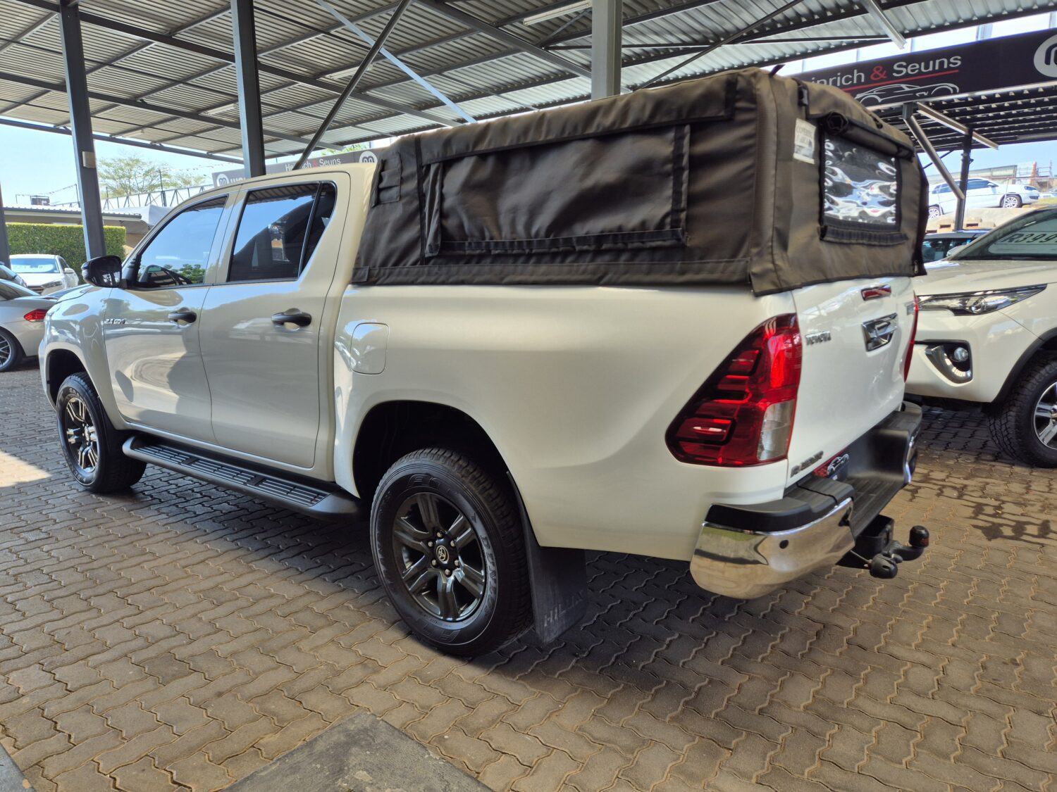 Toyota Hilux 2.4GD-6 Double Cab Raider Auto