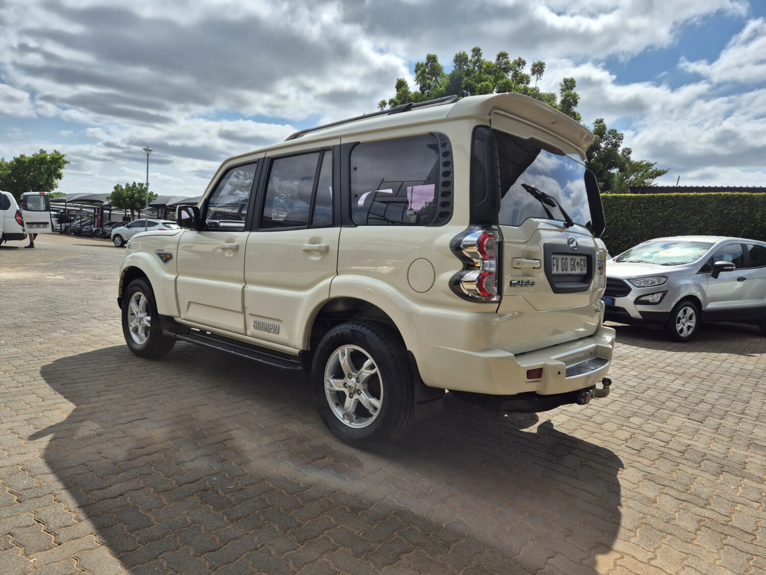 Mahindra Scorpio 2.2CRDe S10 8-Seater