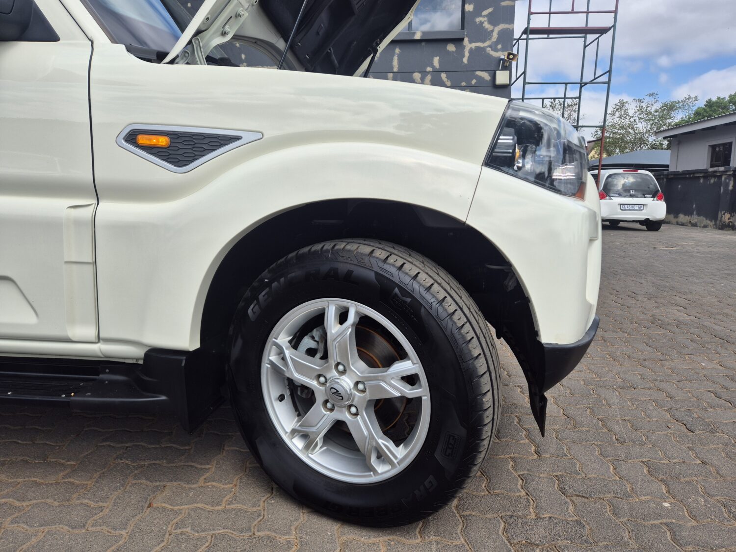 Mahindra Scorpio 2.2CRDe S10 8-Seater