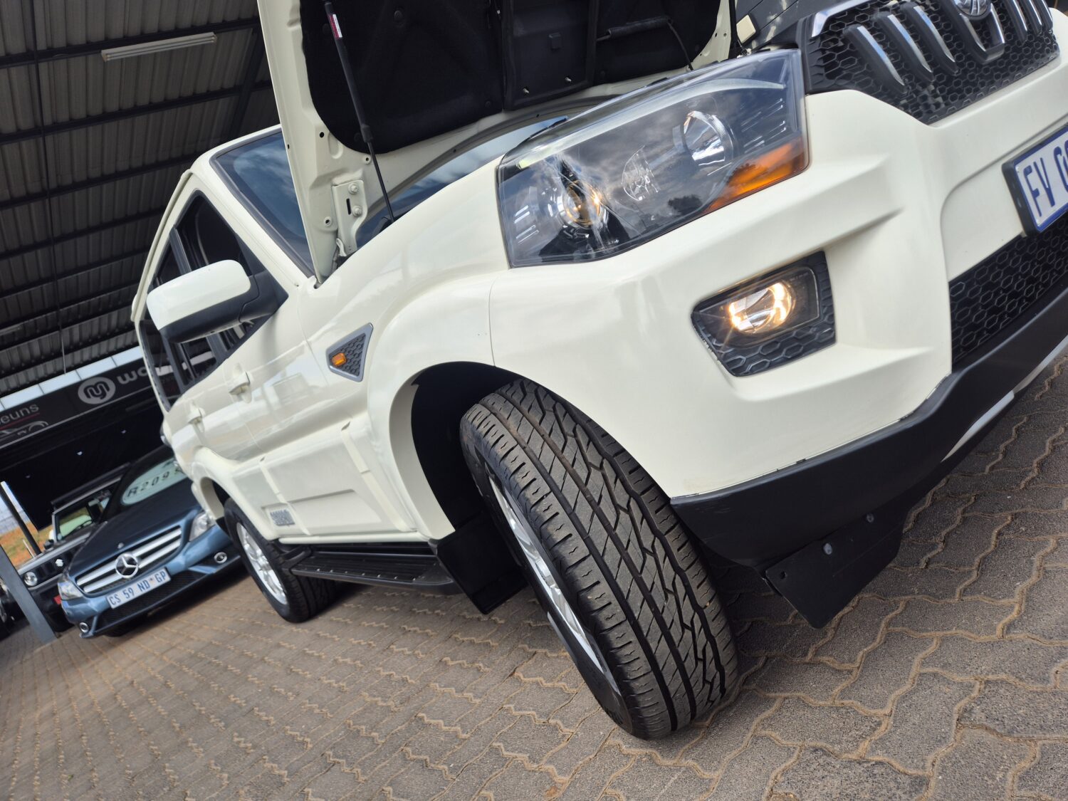 Mahindra Scorpio 2.2CRDe S10 8-Seater